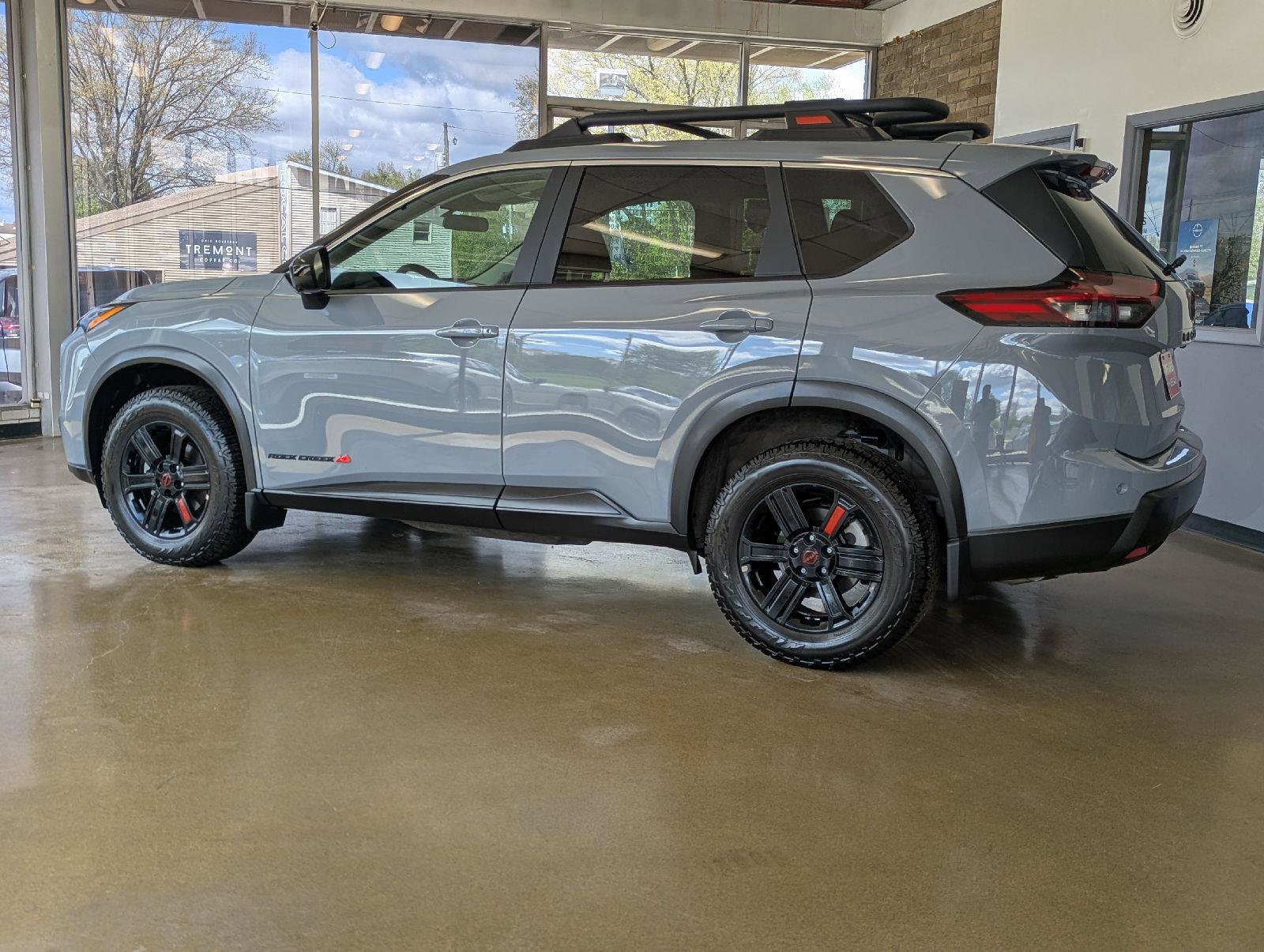 Certified 2025 Nissan Rogue SV AWD/4WD image 3