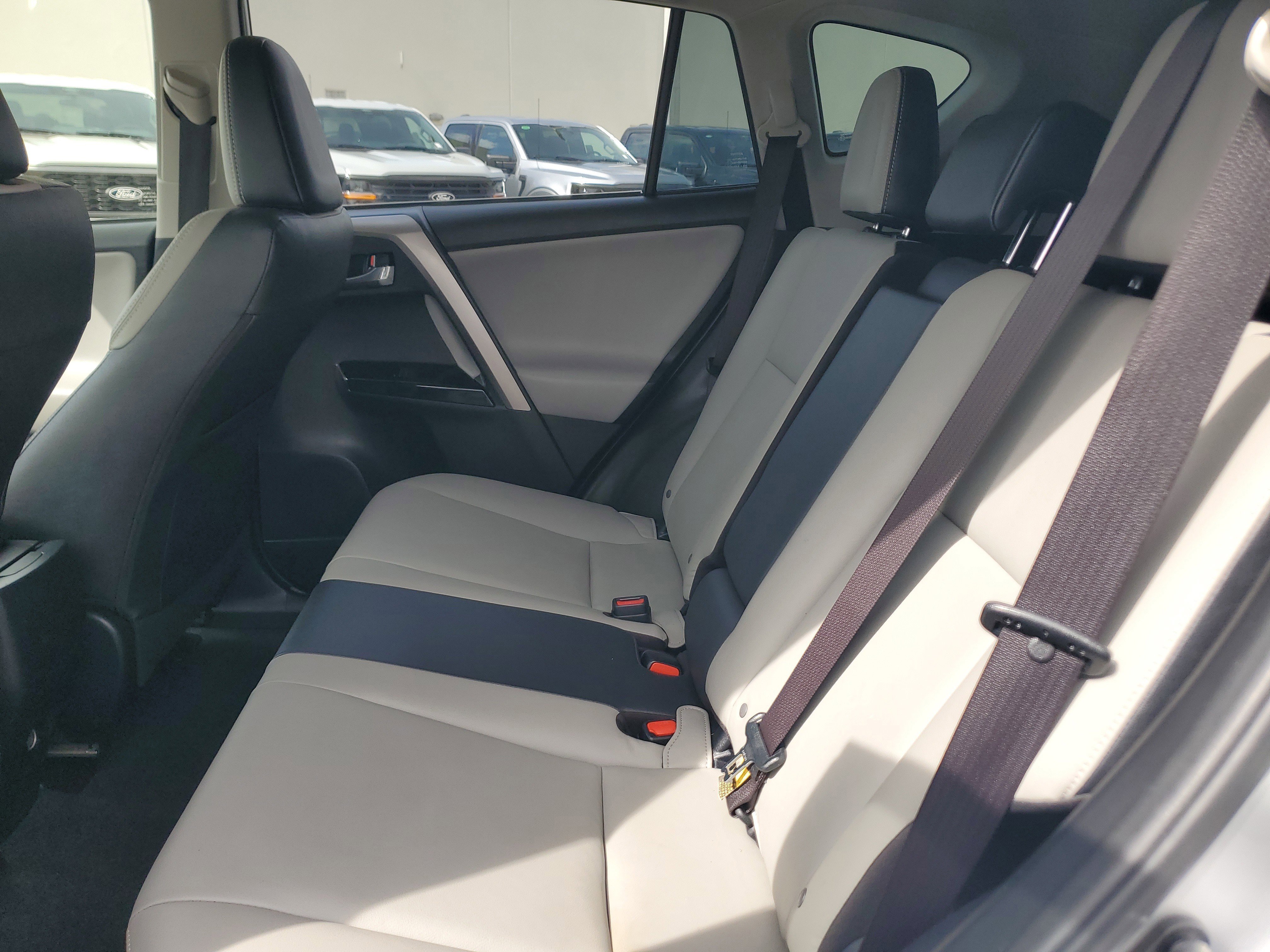 Used 2018 Toyota RAV4 Limited image 14