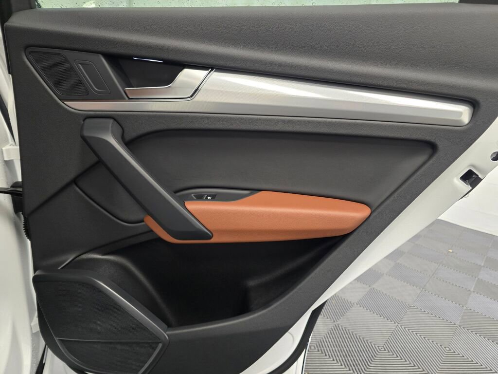 Certified 2025 Audi Q5 2.0T Premium w/ Convenience Plus Package image 26