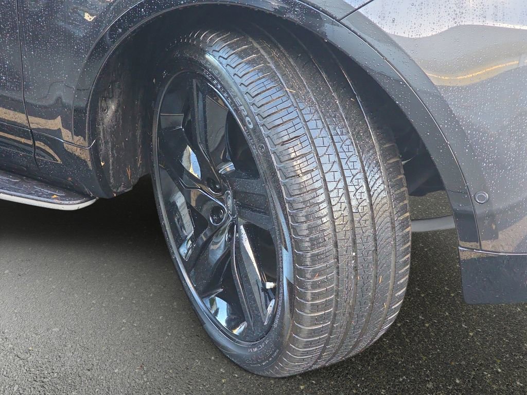 New 2026 Land Rover Discovery Limited Edition AWD/4WD image 33