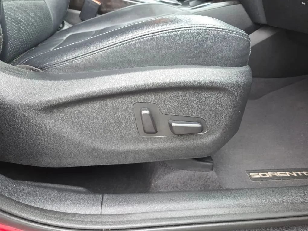 Used 2018 Kia Sorento EX FWD image 48