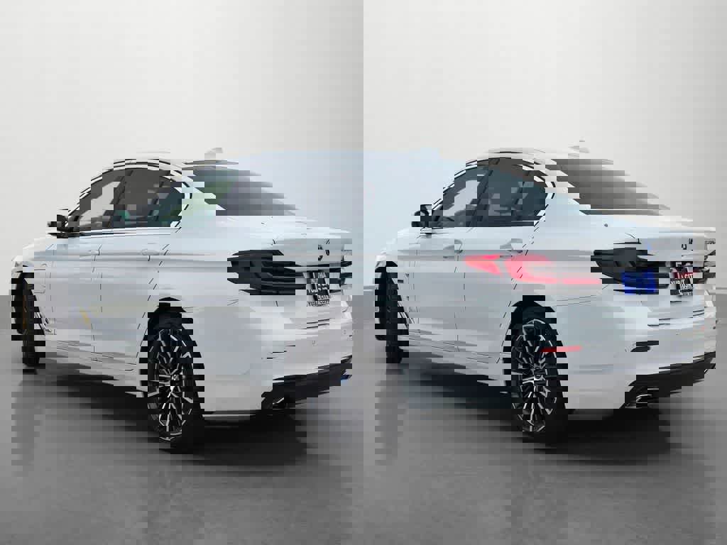 Used 2022 BMW 530e 530e w/ Premium Package image 4