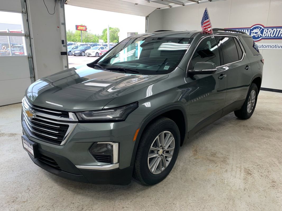 Used 2022 Chevrolet Traverse LT image 2
