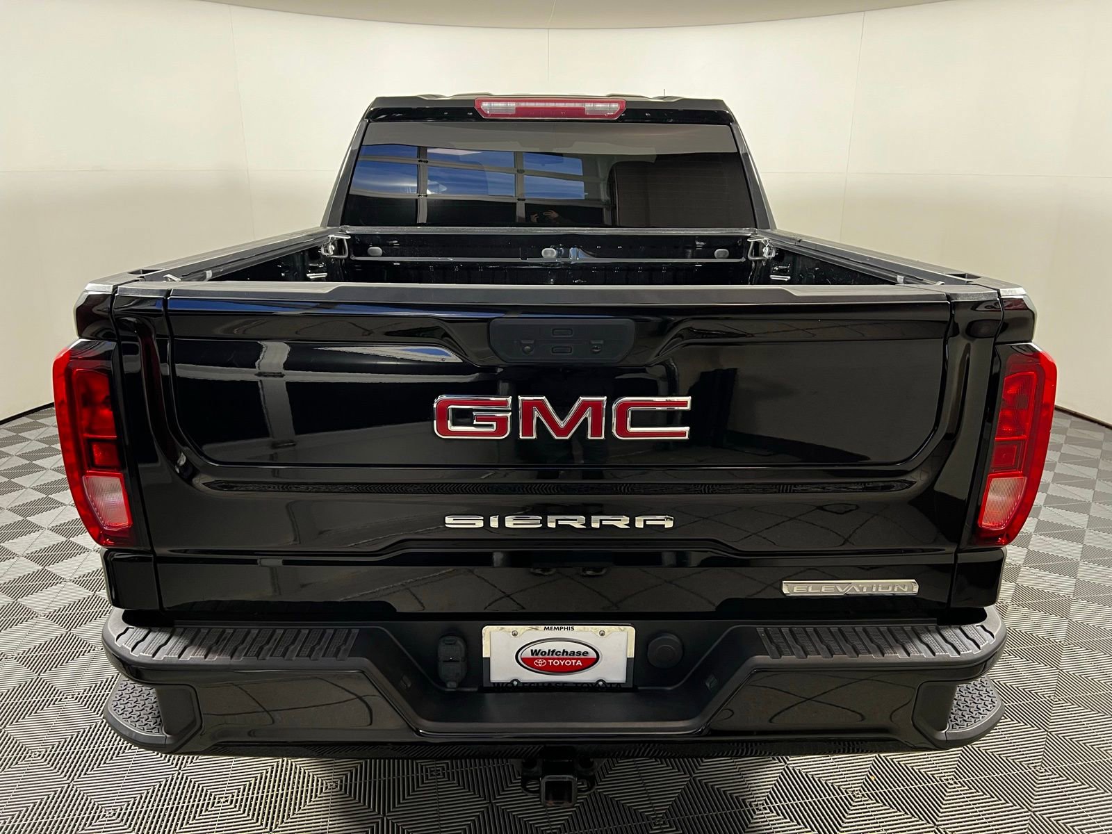 Used 2021 GMC Sierra 1500 Elevation w/ LPO, Elevation Black Package image 6