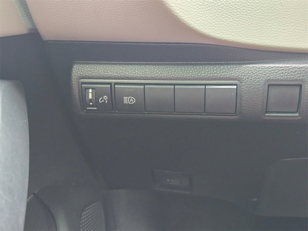 Used 2021 Toyota Corolla LE image 17