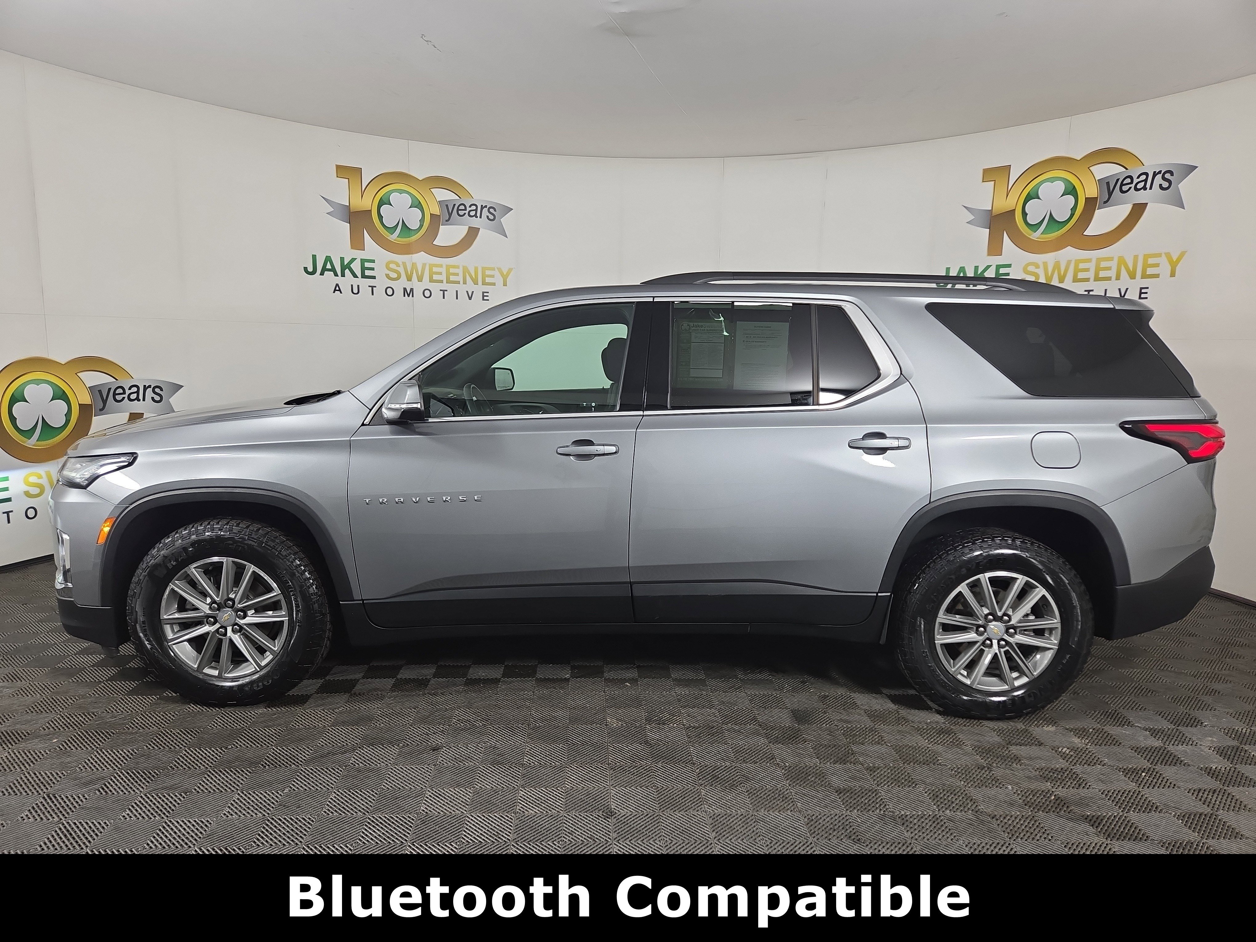 Certified 2023 Chevrolet Traverse LT w/ Rear Camera Mirror Package image 4