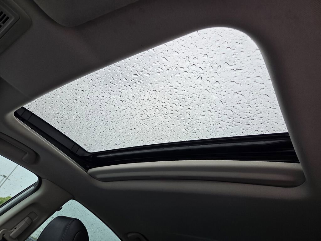 Used 2020 Honda Insight Touring image 17