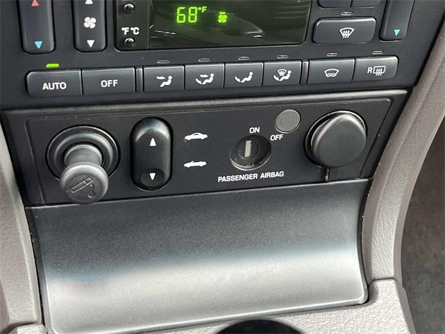 Used 2002 Ford Thunderbird image 24