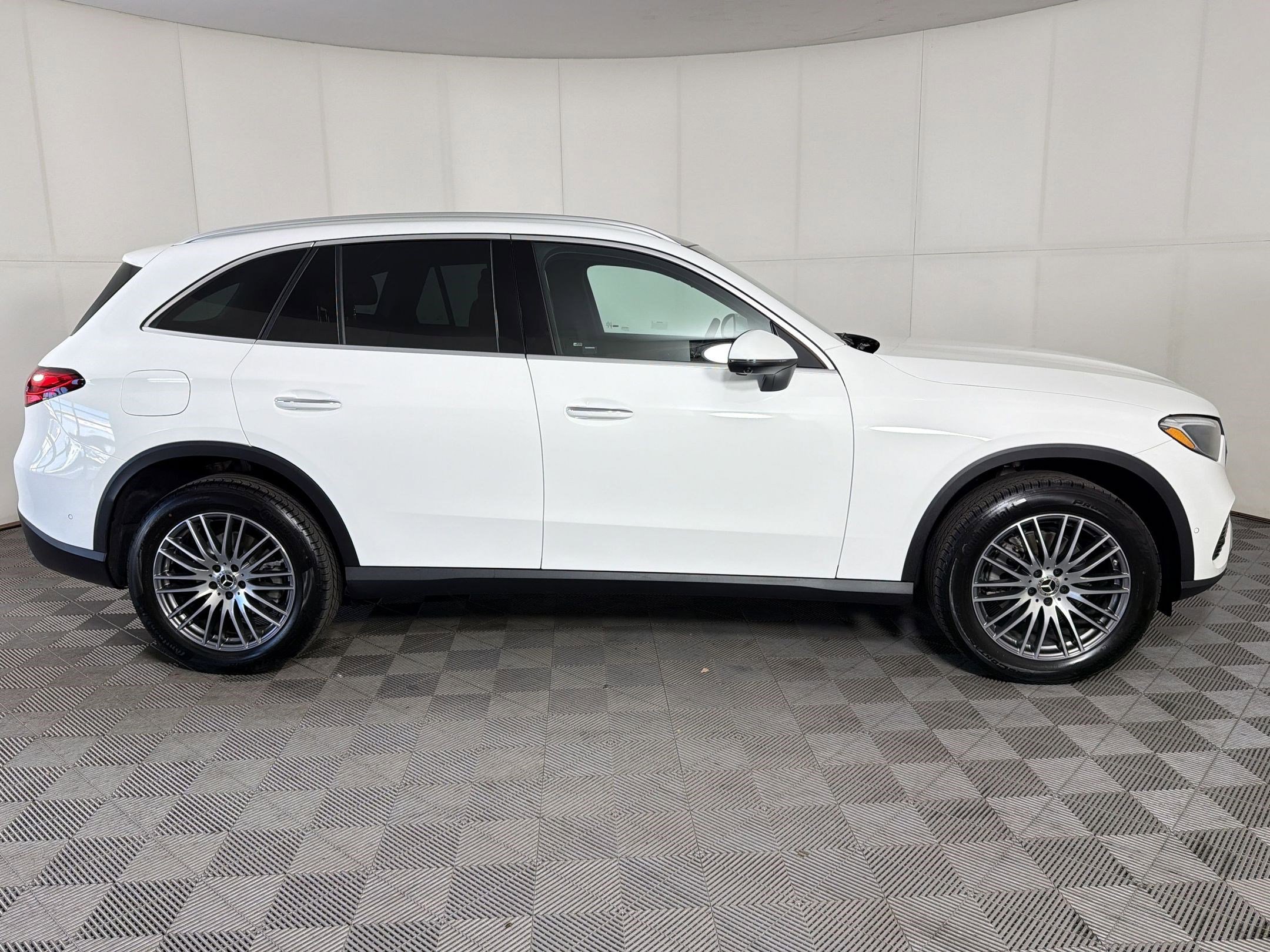 Used 2026 Mercedes-Benz GLC 300 4MATIC image 8