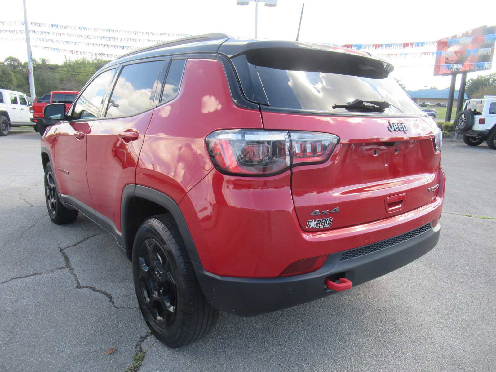 Used 2023 Jeep Compass Trailhawk image 3