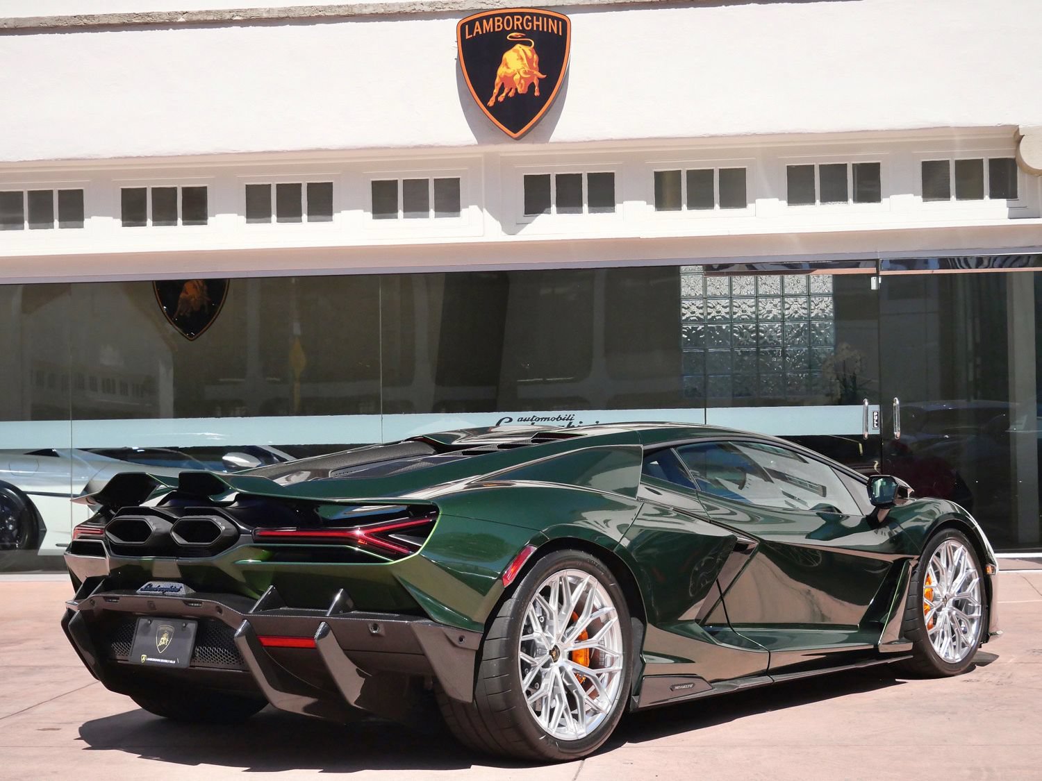 Used 2025 Lamborghini Revuelto AWD/4WD image 3
