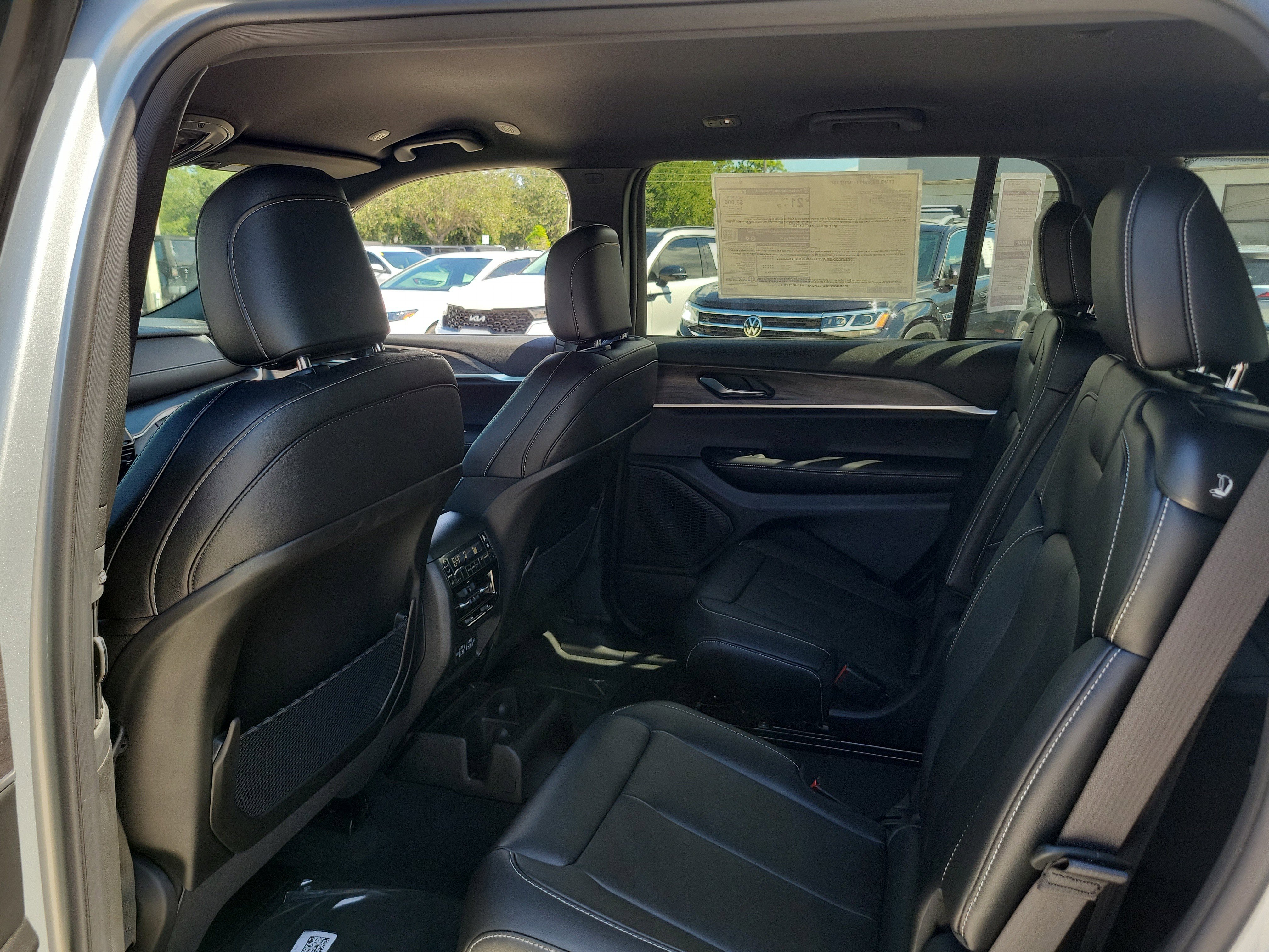 New 2025 Jeep Grand Cherokee L Limited w/ Black Appearance Package image 6