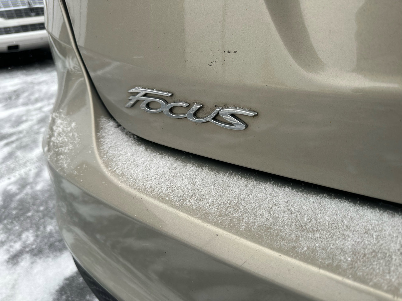 Used 2016 Ford Focus SE w/ SE Cold Weather Package image 7