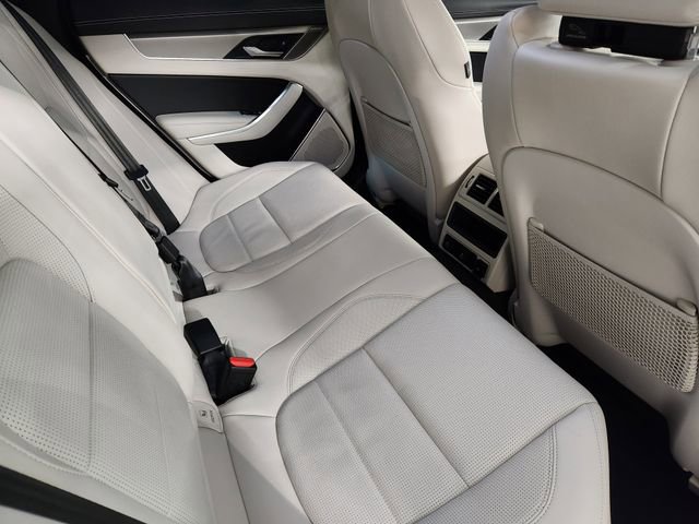 Used 2024 Jaguar XF R-Dynamic SE image 31