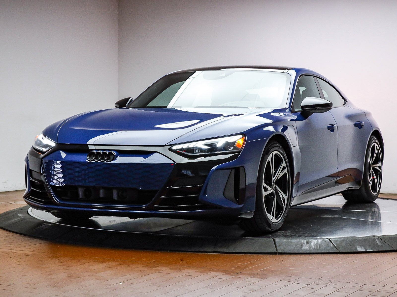 Used 2024 Audi e-tron GT Premium Plus image 9