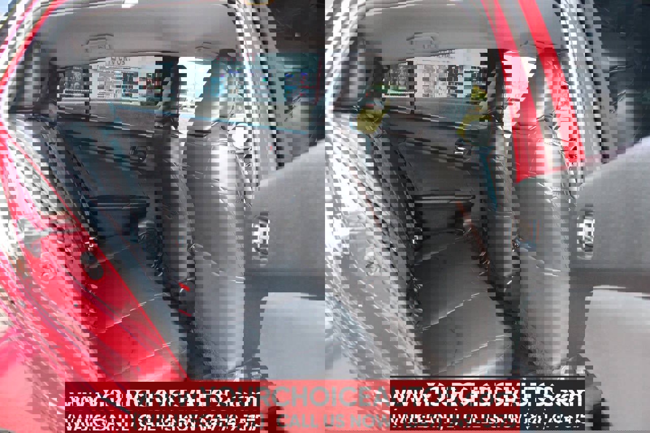 Used 2021 Toyota Prius XLE 4dr Hatchback image 14