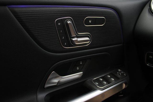 New 2025 Mercedes-Benz GLB 250 4MATIC image 24