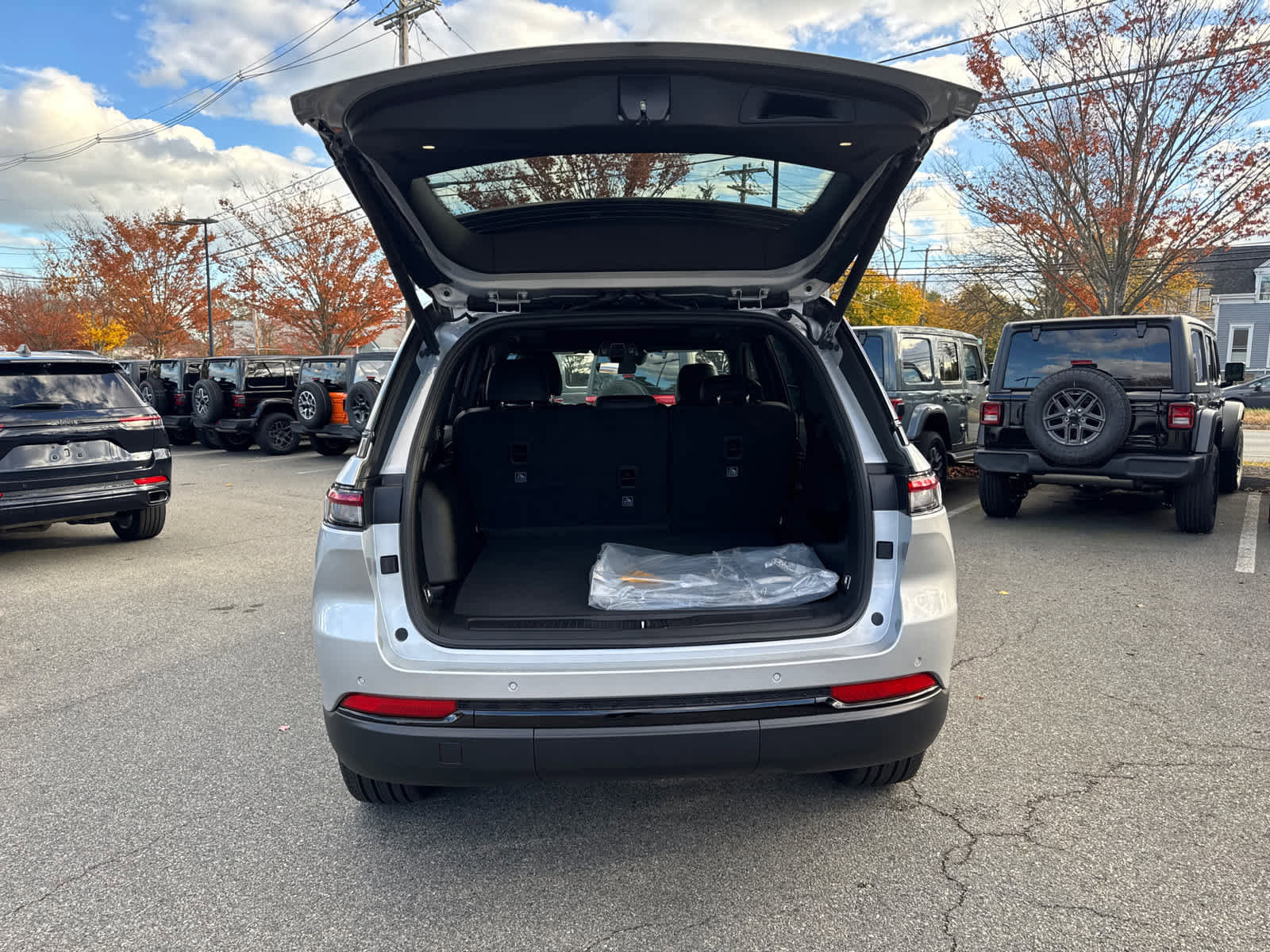 New 2025 Jeep Grand Cherokee Limited w/ Trailer Tow Package image 38