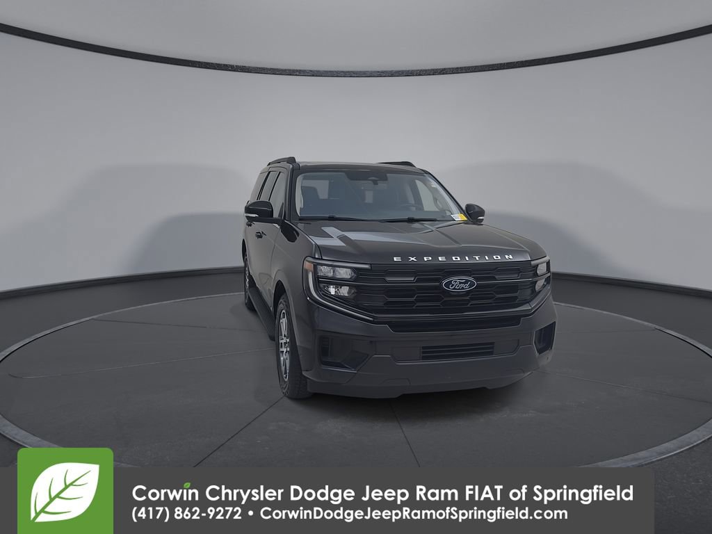 Used 2025 Ford Expedition Active AWD/4WD image 4