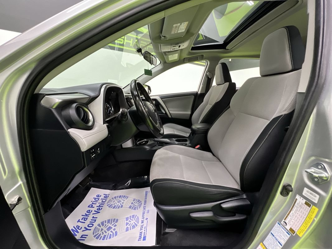 Used 2016 Toyota RAV4 XLE AWD/4WD image 17