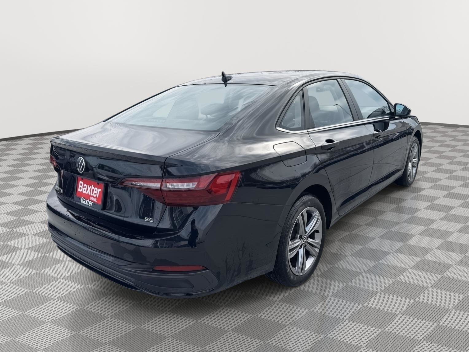 Used 2022 Volkswagen Jetta SE image 9