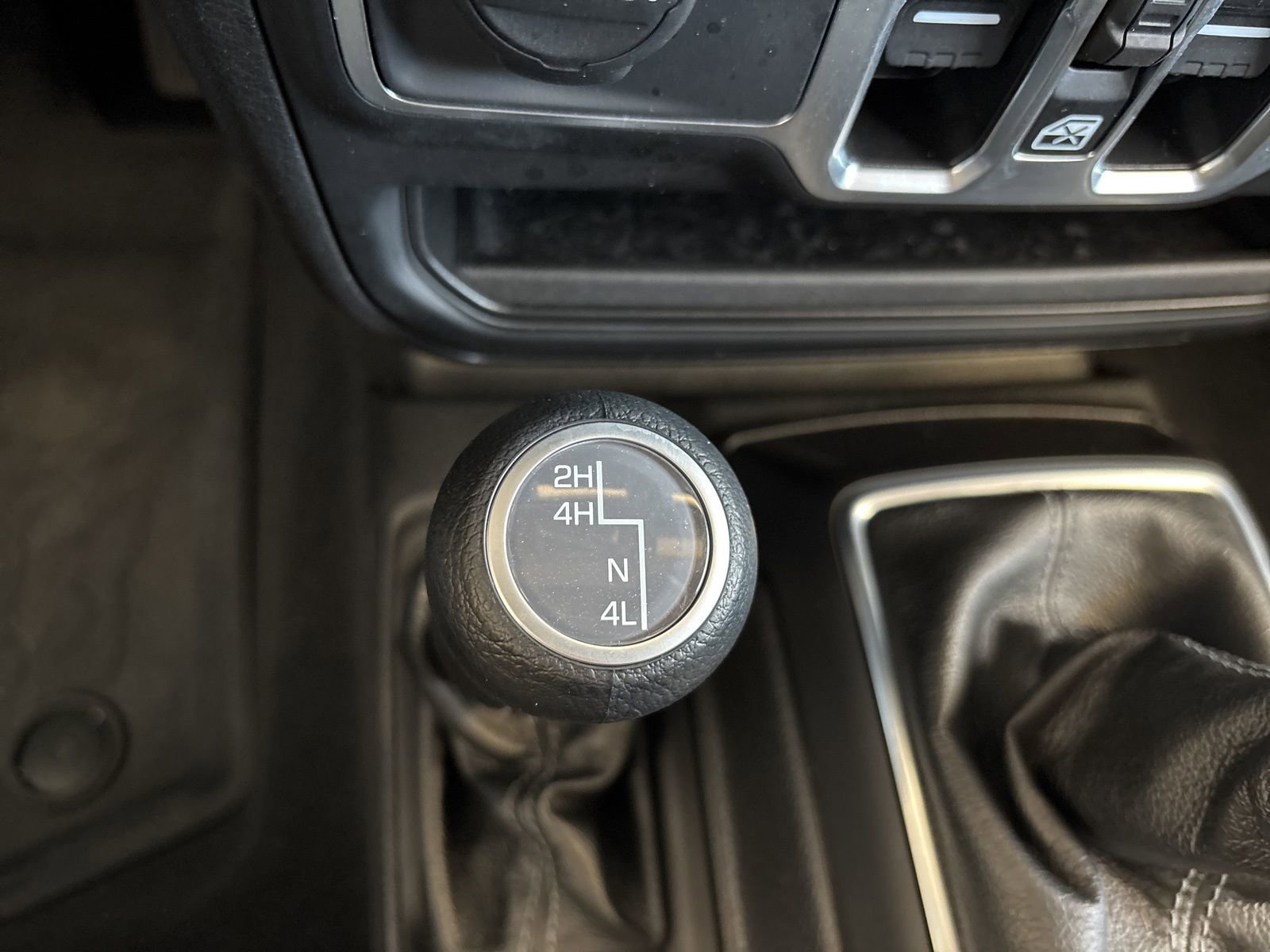 Used 2025 Jeep Wrangler Sport image 24