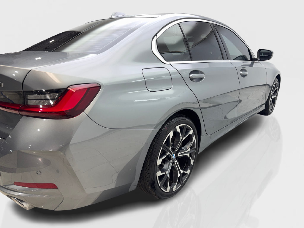 Used 2025 BMW 330i Sedan w/ Premium Package RWD image 15