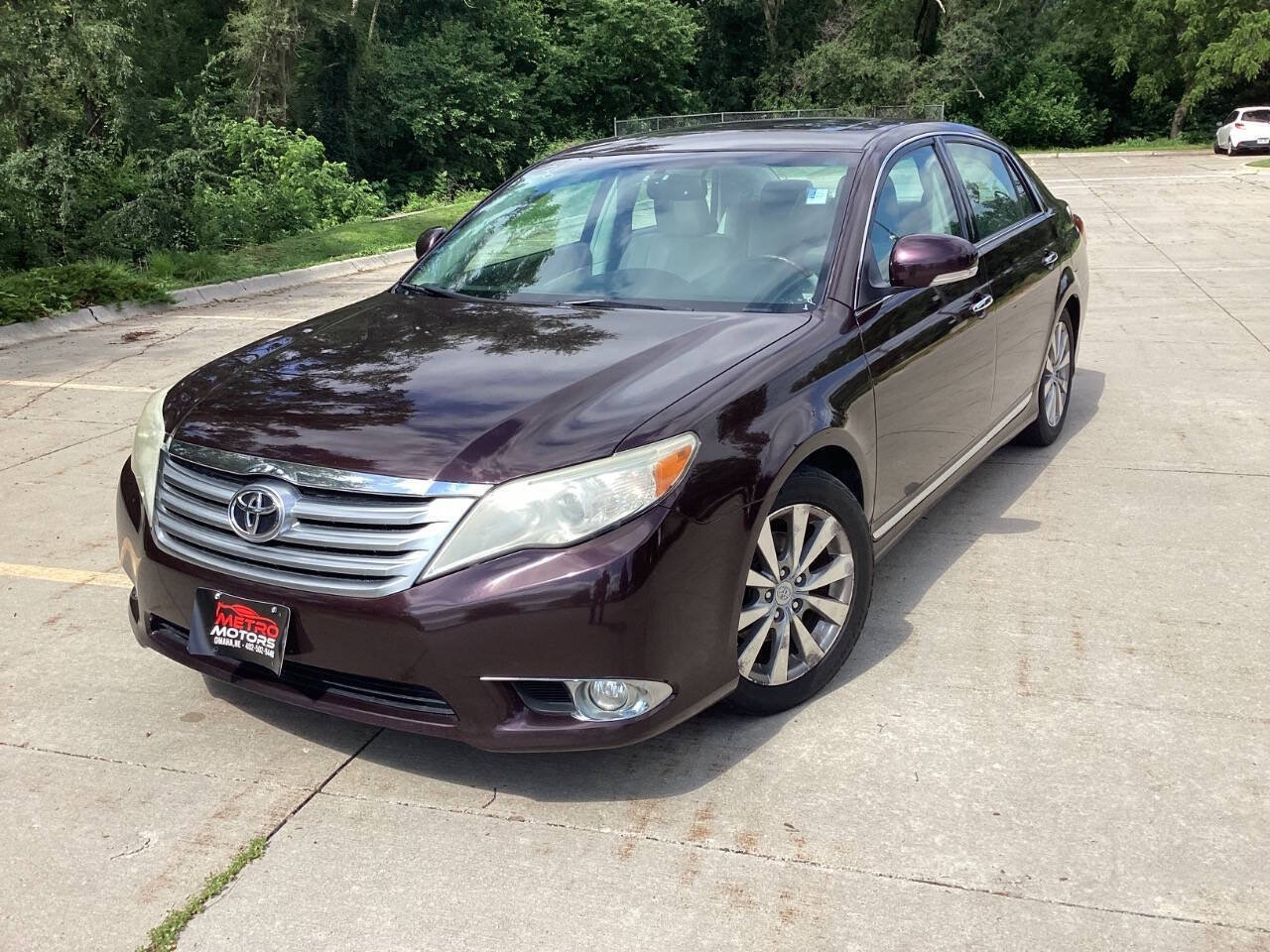 Used 2011 Toyota Avalon Limited FWD image 1