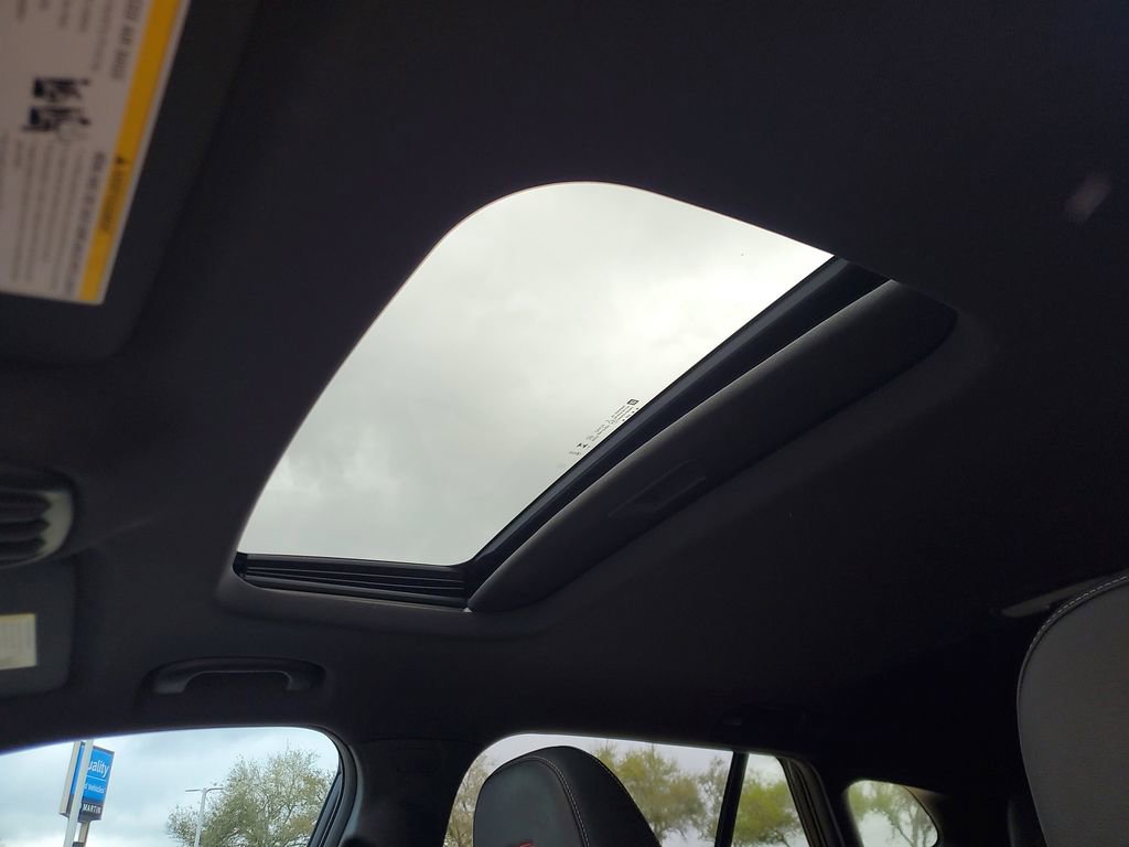 Used 2025 Chevrolet Trax RS w/ Sunroof Package image 30