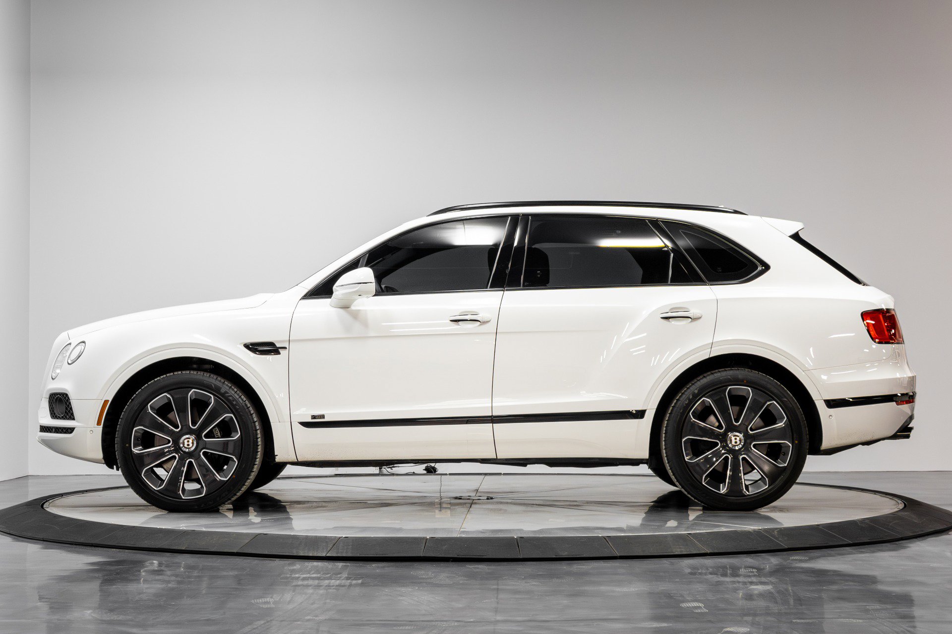 Used 2020 Bentley Bentayga Design Series image 36