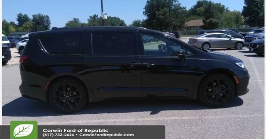 Used 2025 Chrysler Pacifica Limited FWD image 4