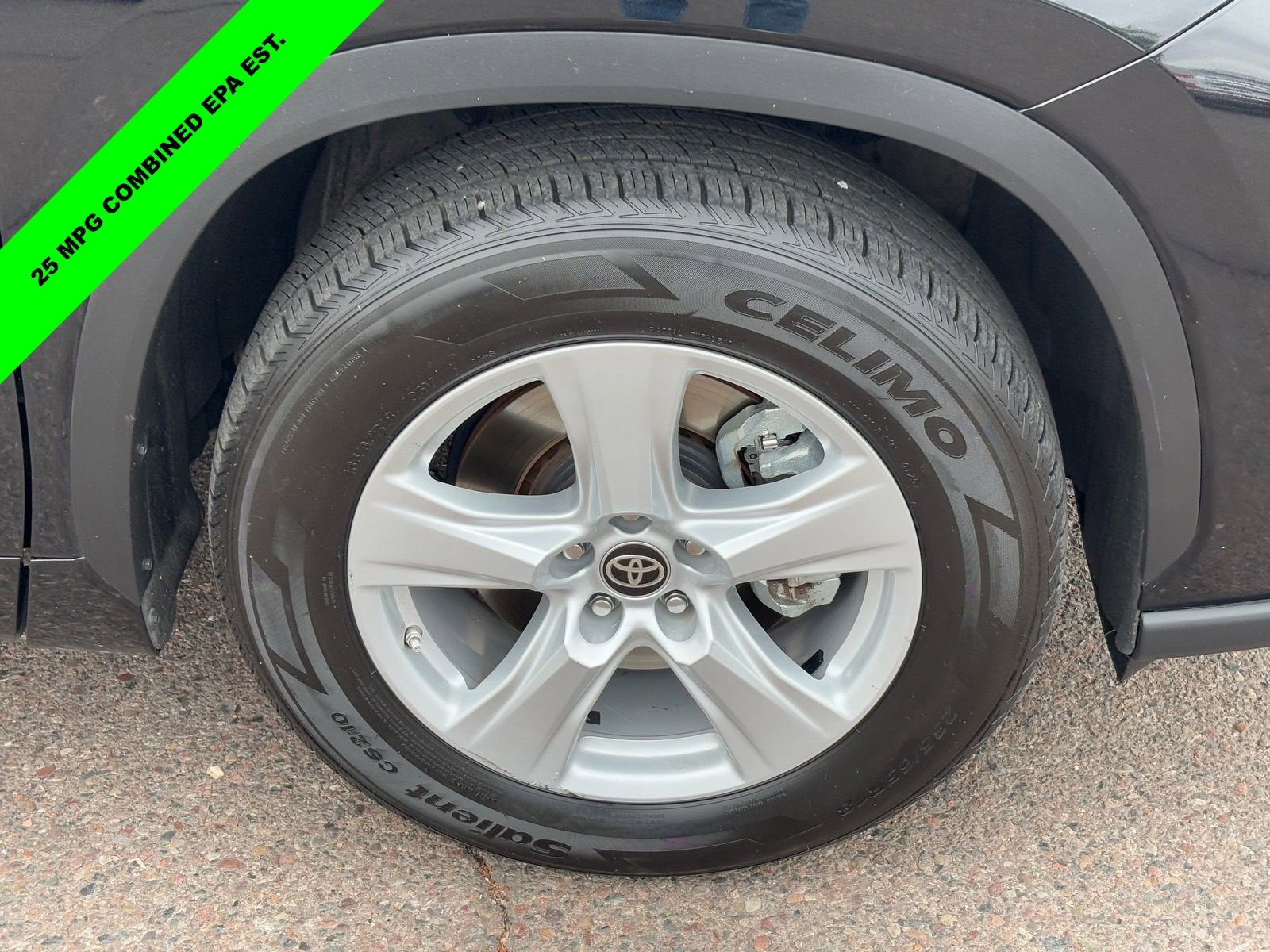 Used 2024 Toyota Highlander LE image 8