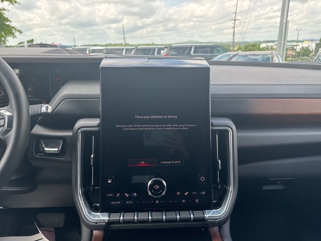 Used 2025 GMC Yukon XL Denali AWD/4WD image 20