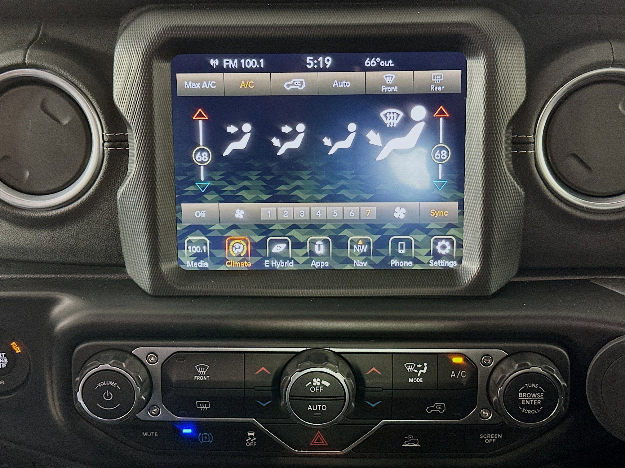 Used 2022 Jeep Wrangler Sahara image 23