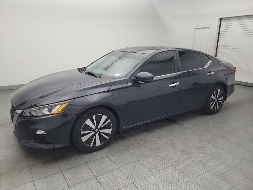 Used 2022 Nissan Altima 2.5 SV w/ SV Premium Package FWD image 2