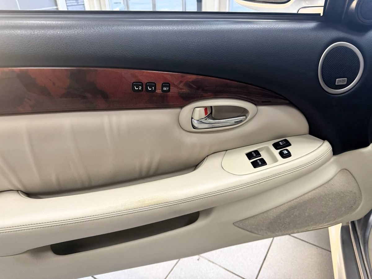 Used 2007 Lexus SC 430 Convertible RWD image 14