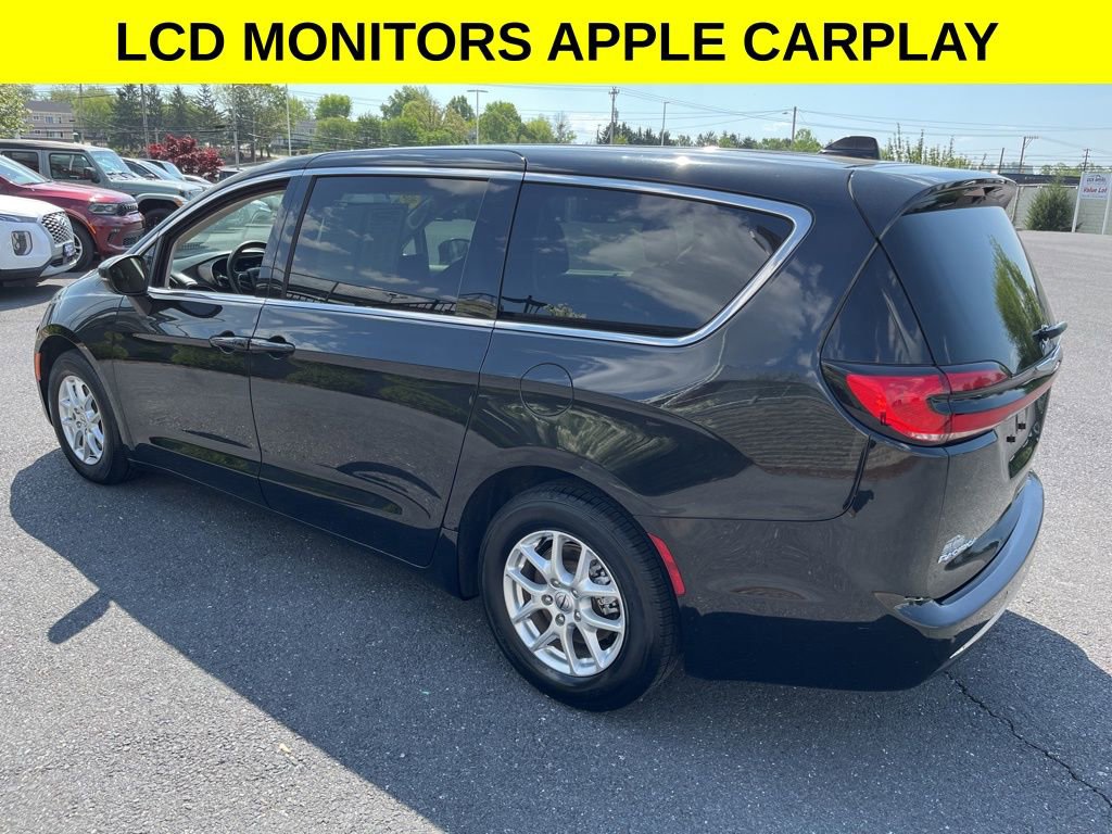 Used 2023 Chrysler Pacifica Touring-L FWD image 7