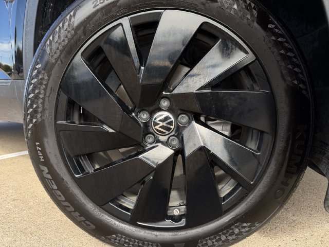Used 2026 Volkswagen Atlas Cross Sport SE FWD image 9