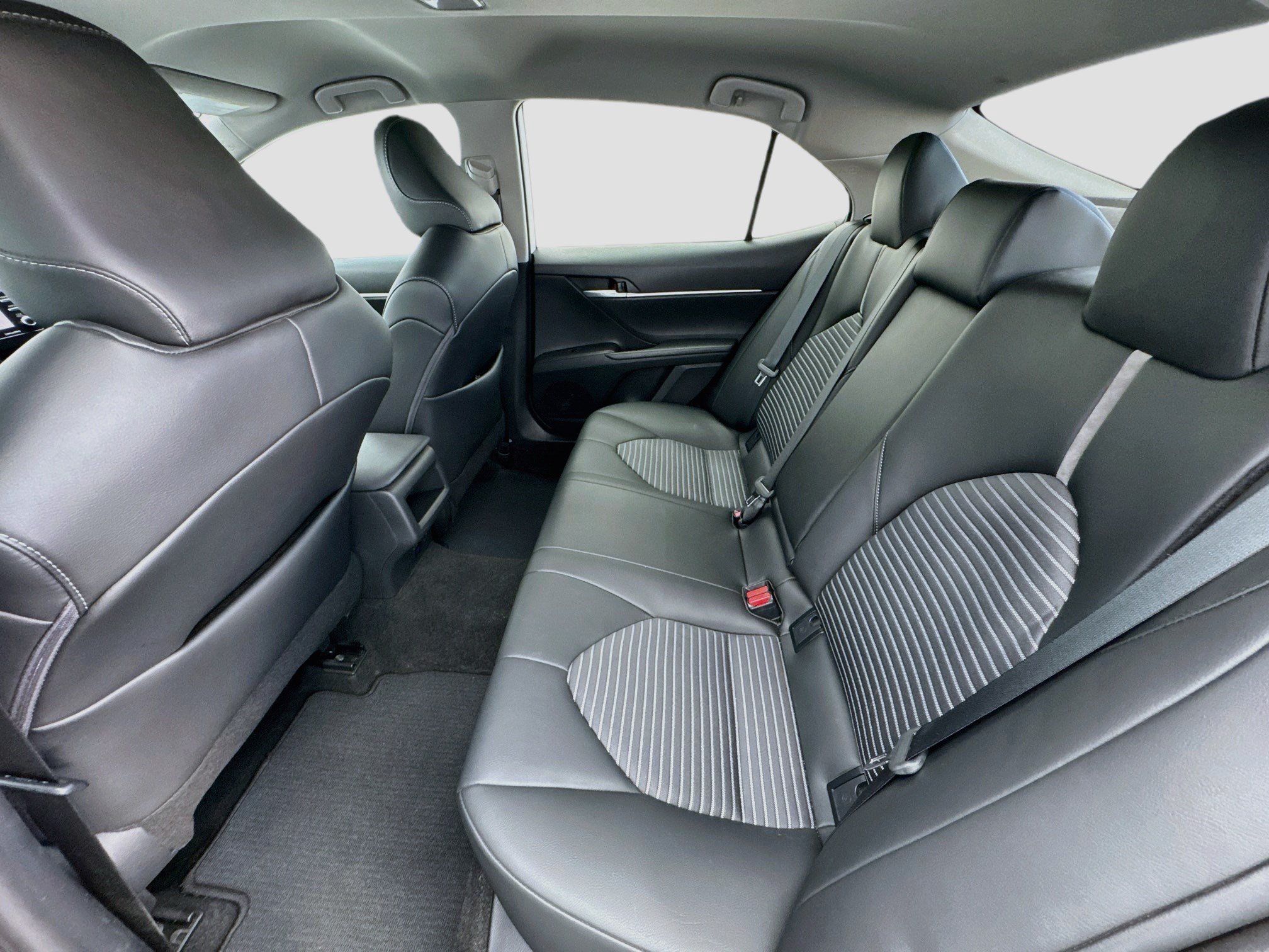 Used 2024 Toyota Camry SE FWD image 15