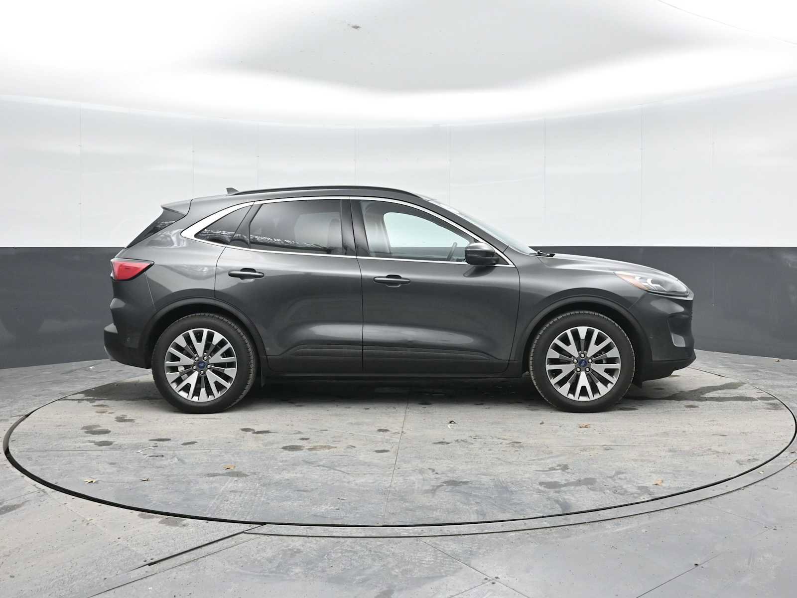 Used 2020 Ford Escape Titanium w/ Titanium Premium Package 2.0 image 9