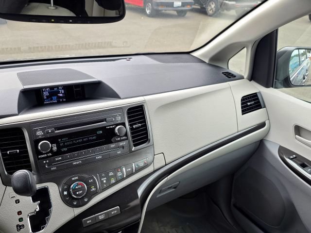 Used 2014 Toyota Sienna LE AWD/4WD image 37