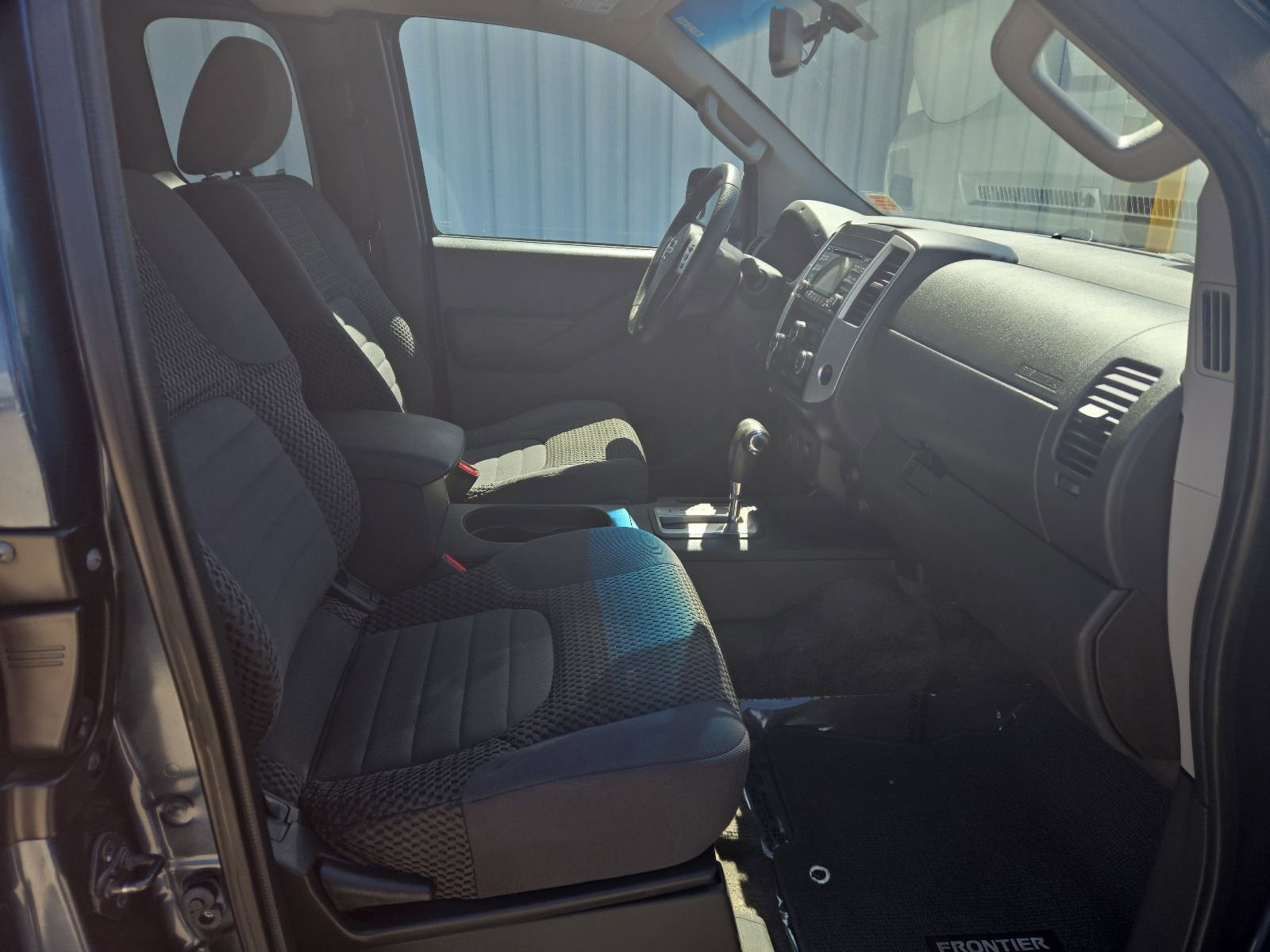 Used 2013 Nissan Frontier SV w/ SV Value Truck Pkg RWD image 10