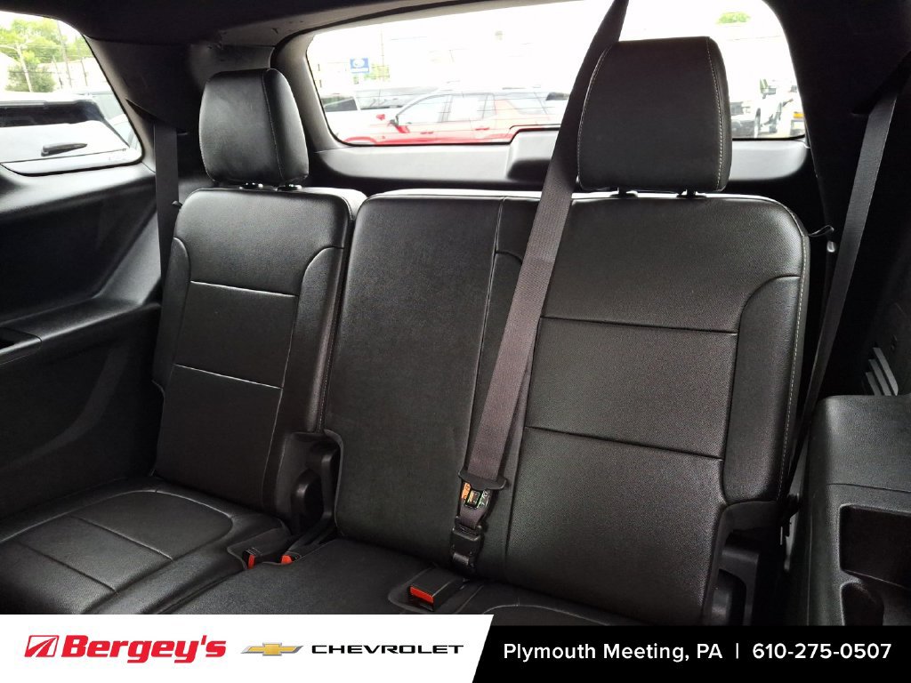 Used 2023 Chevrolet Traverse Premier FWD image 12