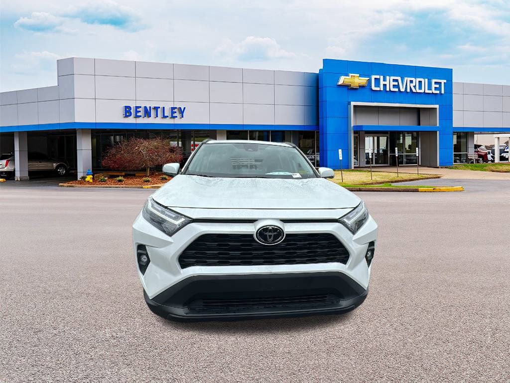 Used 2023 Toyota RAV4 XLE Premium image 7