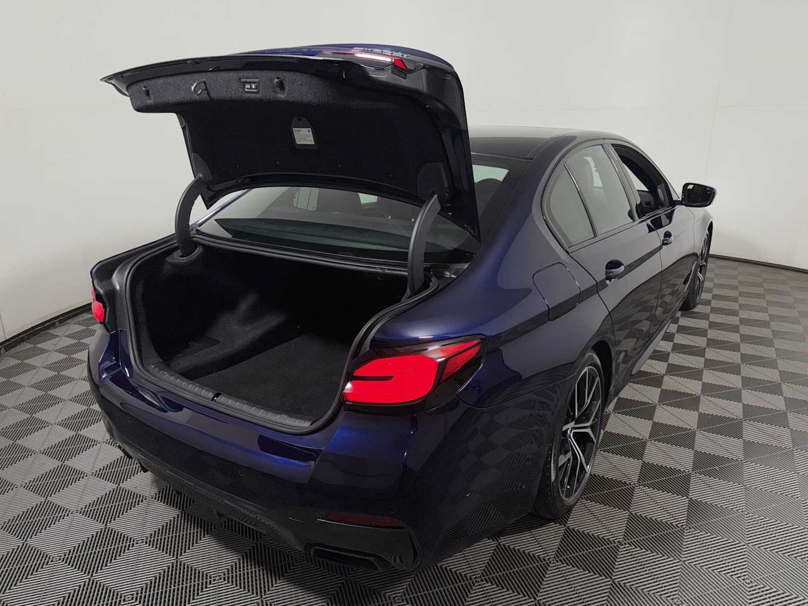 Used 2022 BMW M550i xDrive w/ Executive Package AWD/4WD image 23
