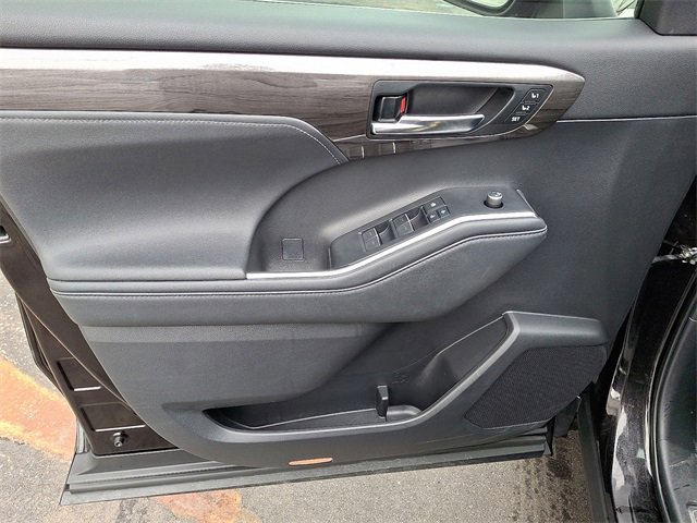 Used 2022 Toyota Highlander Platinum image 10