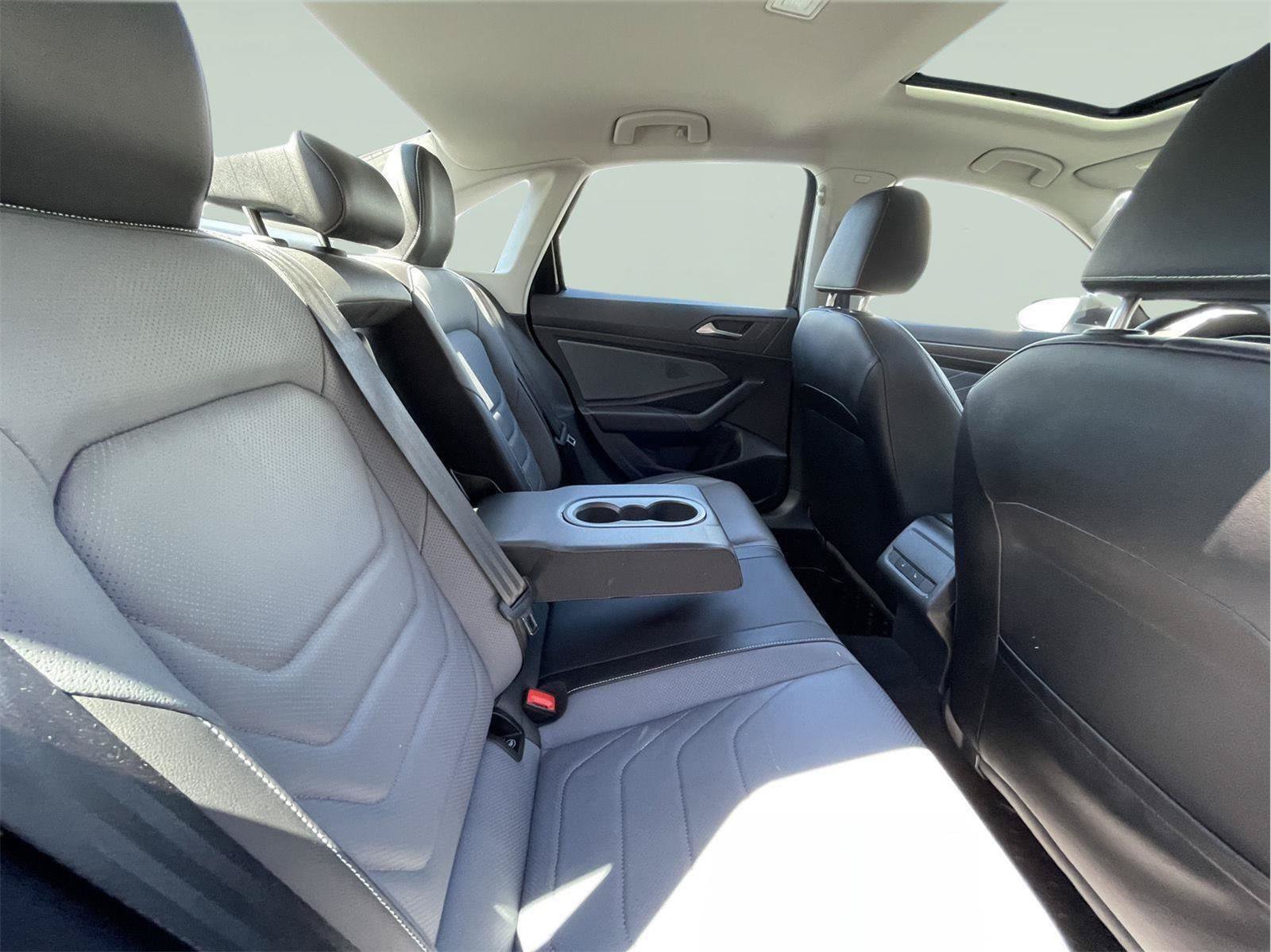 Used 2025 Volkswagen Jetta SEL FWD image 18