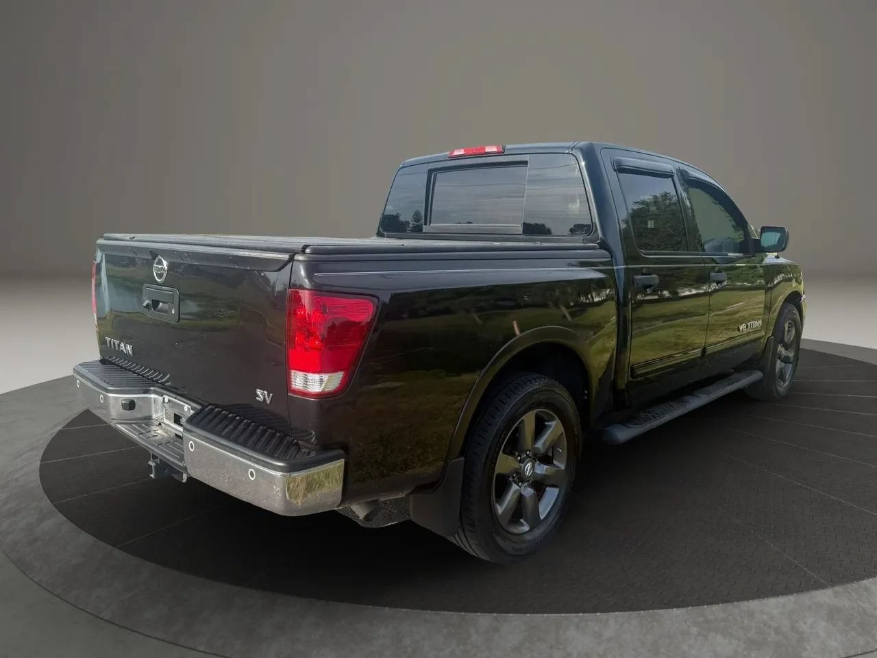 Used 2015 Nissan Titan SV w/ SV Value Truck Package RWD image 7
