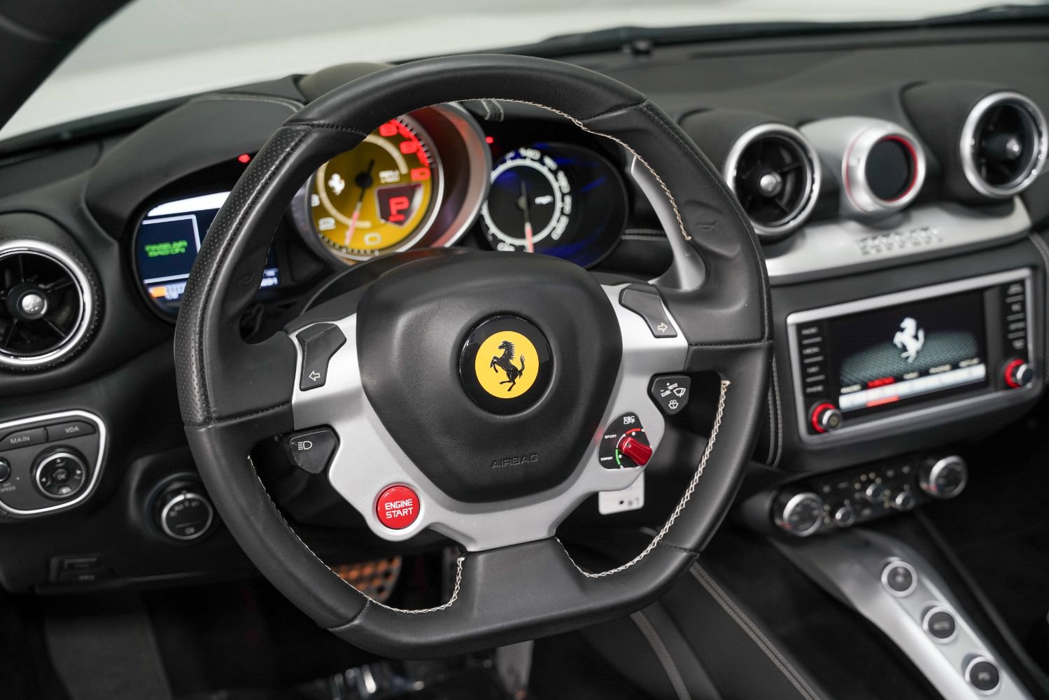 Used 2016 Ferrari California T RWD image 39