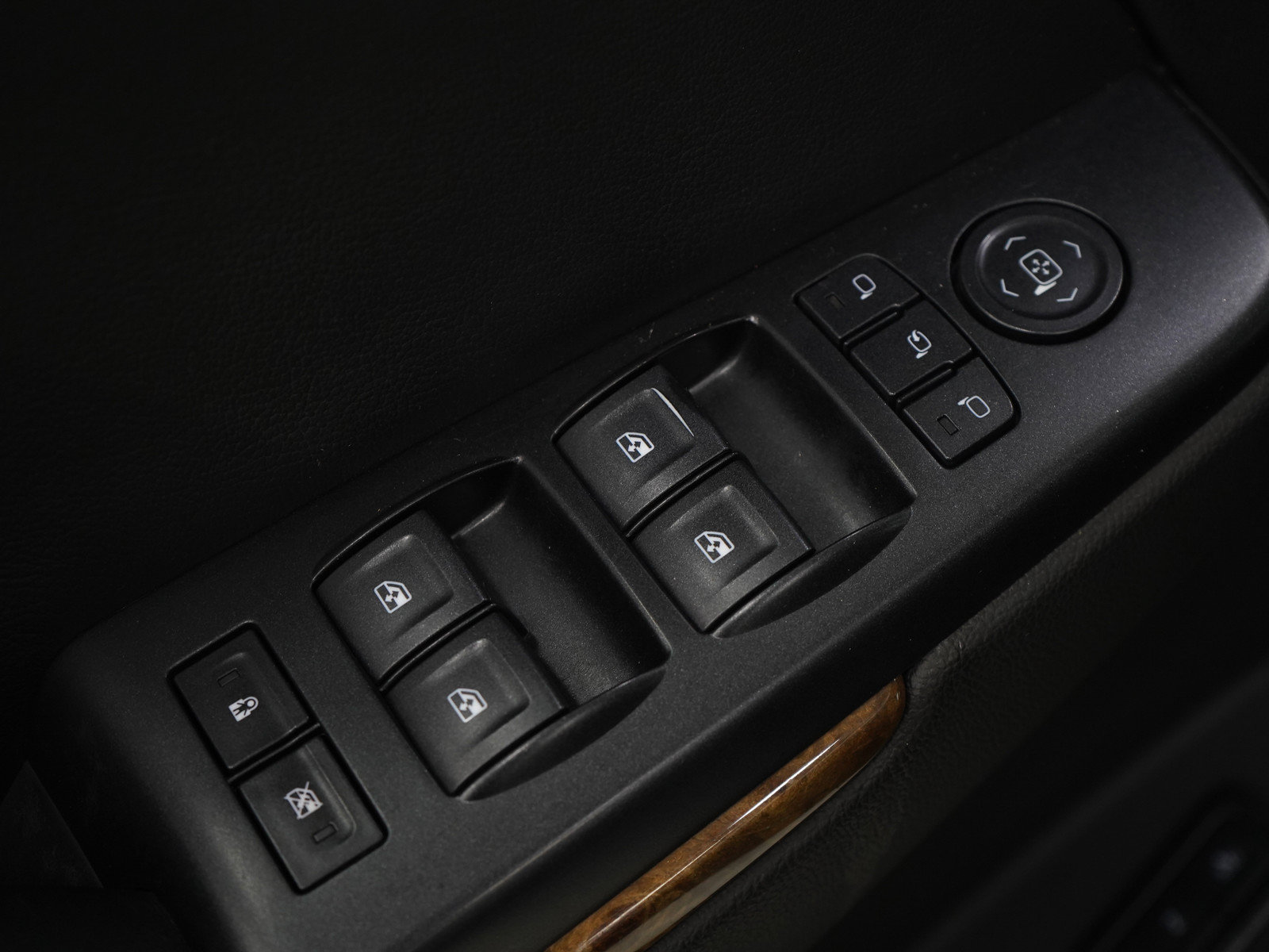 Used 2015 GMC Yukon Denali AWD/4WD image 24